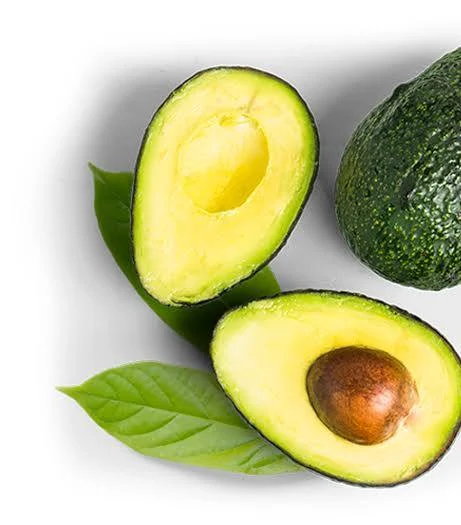 Aguacate partido mostrando pulpa fresca